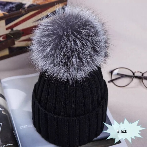 Black beanie with dark gray fur main image 7